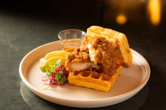 Chiken Waffles（ワッフルチキン）　￥1,800