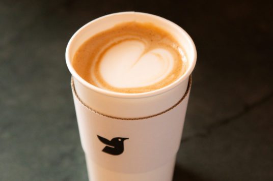 Cafe Latte（カフェラテ）（Hot / Iced）　￥660