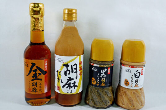 香味油（金）250ml￥1,982、超濃厚ごまだれ360ml￥1026、ドレッシング（黒ゴマ・白ゴマ）230ml￥950