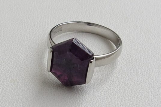 Pm トラピッチェサファイアリング  63.36ct
￥150,000

