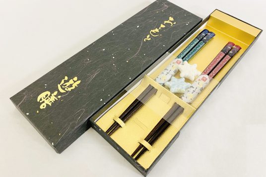 雪の結晶箸と箸置きセット ￥4,400
